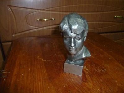 Лот: 3513072. Фото: 1. бюст С.Есенина металл. Предметы интерьера и быта