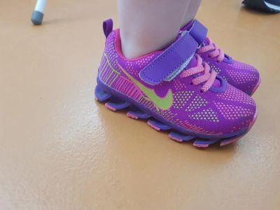 Лот: 9706635. Фото: 1. Кроссовки Nike детские, для девочек... Кеды, кроссовки