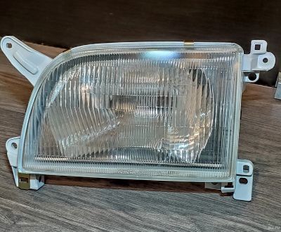 Лот: 17712027. Фото: 1. Фара левая Toyota Hiace 81170-26060... Оптика и освещение