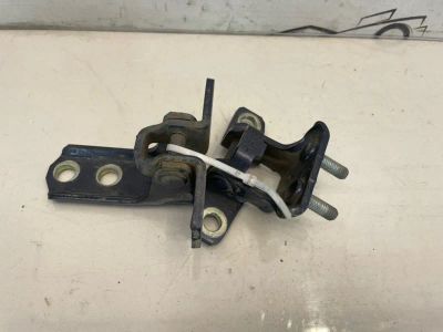 Лот: 24425348. Фото: 1. кронштейн двери Mitsubishi Lancer... Двигатель и элементы двигателя