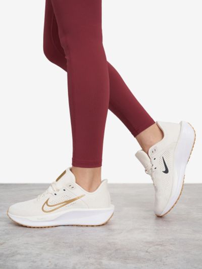 Лот: 25369905. Фото: 1. Кроссовки женские Nike Quest 6... Кеды, кроссовки, слипоны