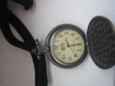 Лот: 7416981. Фото: 1. Часы карманные рабочие, надо батарейку... Оригинальные наручные часы