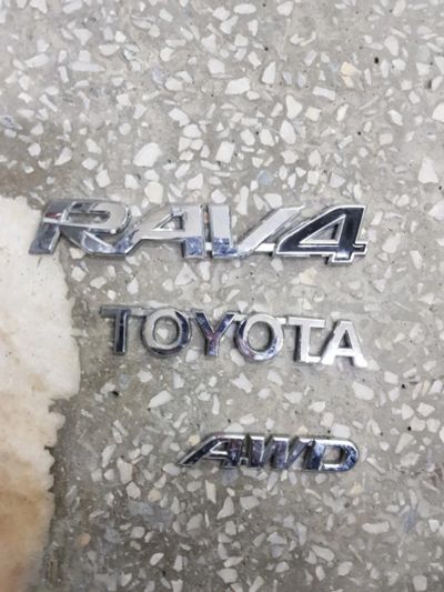 Лот: 10769544. Фото: 1. Эмблема на крышку багажника Toyota... Кузов