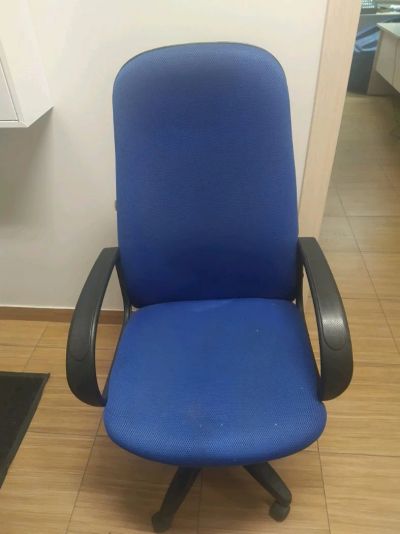Лот: 17234783. Фото: 1. Кресло офисное неисправное №1. Стулья и кресла офисные