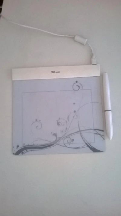 Лот: 3958986. Фото: 1. Планшет Trust tablet. Другое (периферия)