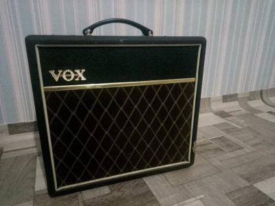 Лот: 15491326. Фото: 1. VOX Pathfinder 15R. Гитарные эффекты и комбоусилители