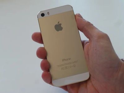 Лот: 8052532. Фото: 1. Iphone 5s gold 16gb обмен на другие... Смартфоны