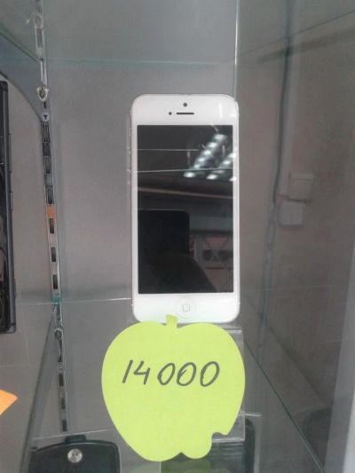 Лот: 7024082. Фото: 1. Iphone 5 16Гб. Смартфоны