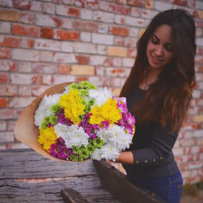 Лот: 6910635. Фото: 1. Фирменный букет от Радуги Цветов... Свежие цветы