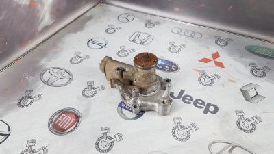 Лот: 23588742. Фото: 1. Помпа Mitsubishi Chariot 4D68... Двигатель и элементы двигателя