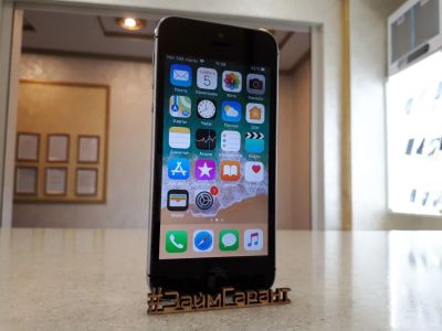 Лот: 11460218. Фото: 1. Смартфон Apple iPhone SE 128GB. Смартфоны