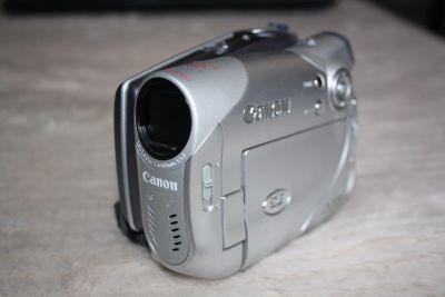 Лот: 12085857. Фото: 1. Новая видеокамера CANON DC-100... Видеокамеры