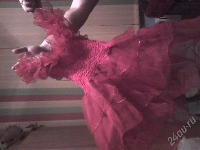 Лот: 595253. Фото: 1. платье нарядное на 3-5 лет. Платья, сарафаны