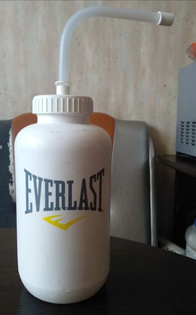 Лот: 17579423. Фото: 1. Бутылка для воды фирменная Everlast. Другое (обмундирование и экипировка)