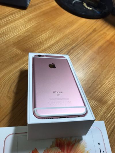 Лот: 12043275. Фото: 1. iPhone 6S Rose Gold 64GB розовый... Смартфоны