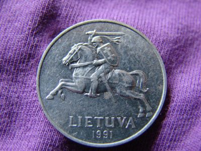 Лот: 2346657. Фото: 1. 2 цента 1991, Литва, рыцарь на... Страны СНГ и Балтии