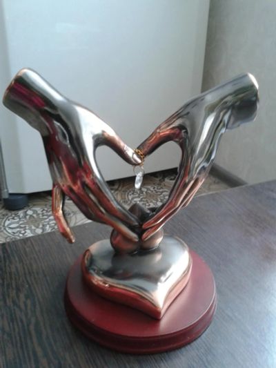 Лот: 8465331. Фото: 1. Статуэтка новая-Сердце в твоих... Фигурки, статуэтки