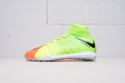 Лот: 11210919. Фото: 1. Футбольная обувь Nike HypervenomX... Кеды, кроссовки, слипоны