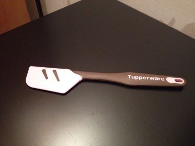 Лот: 10501274. Фото: 1. Силиконовый скребок Tupperware. Кухонные аксессуары