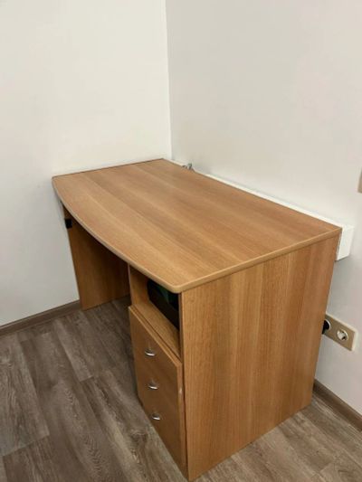 Лот: 21088814. Фото: 1. Компьютерный стол. Компьютерные и письменные столы