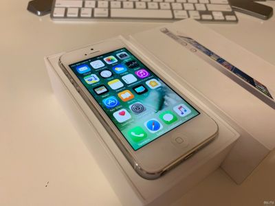 Лот: 13615570. Фото: 1. Apple iPhone 5 Silver 16GB (идеальное... Смартфоны