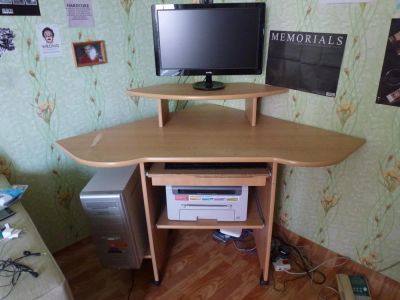 Лот: 4229211. Фото: 1. Компьютерный стол уловой. Компьютерные и письменные столы