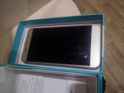 Лот: 18489883. Фото: 1. Honor 4c pro висит на заставке. Смартфоны