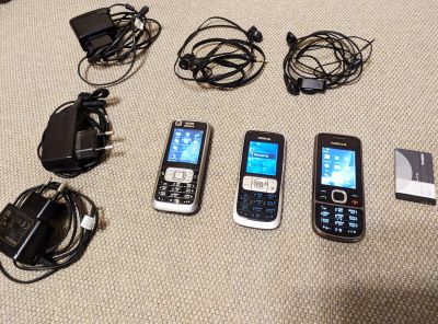 Лот: 15179961. Фото: 1. Телефоны Nokia 3 штуки рабочие... Кнопочные мобильные телефоны