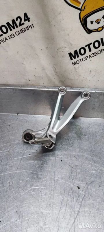 Лот: 22463255. Фото: 1. Кронштейн пассажира правый Suzuki... Запчасти