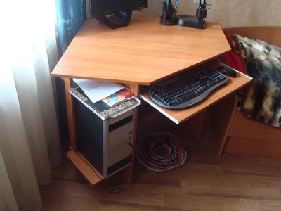 Лот: 3125835. Фото: 1. Компьютерный стол. Компьютерные и письменные столы