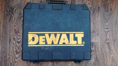 Лот: 16360905. Фото: 1. Ударный шуруповерт DeWALT. Электроинструмент