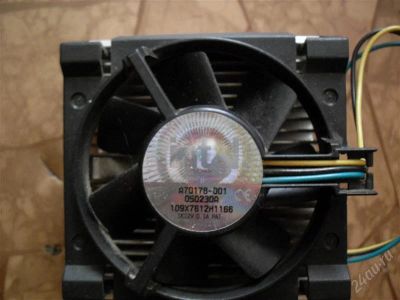 Лот: 2174155. Фото: 1. Intel радиатор+кулер для процессора. Системы охлаждения