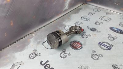 Лот: 23588745. Фото: 1. Шатун Mitsubishi Chariot 4D68... Двигатель и элементы двигателя