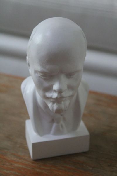 Лот: 20549997. Фото: 1. Владимир Ильич Ленин. Статуэтка... Фигурки, статуэтки