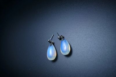 Лот: 19515129. Фото: 1. Серьги с лунным камнем. Серьги, каффы