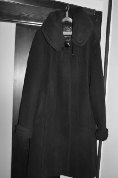 Лот: 6079793. Фото: 1. Продам черное пальто с капюшоном... Верхняя одежда