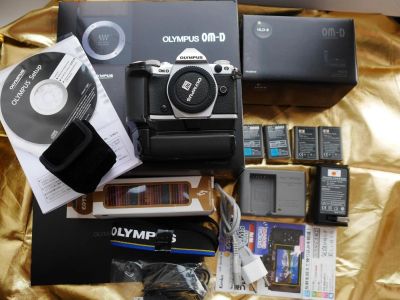 Лот: 10873239. Фото: 1. Olympus OM-D EM-5 Mark II c батарейной... Цифровые беззеркальные со сменной оптикой