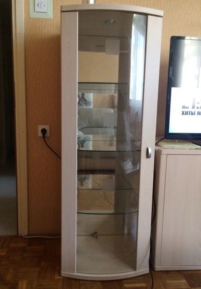Лот: 8745267. Фото: 1. Шкаф-витрина с подсветкой. Гостиные, стенки, горки
