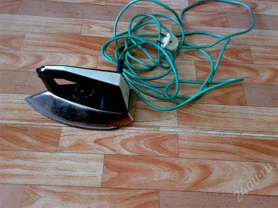 Лот: 322203. Фото: 1. утюг с длинным шнуром. Другое (хозтовары)