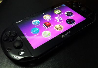 Лот: 4590456. Фото: 1. НОВАЯ 2014 PlayStation Vita 2000... Игровые приставки, консоли