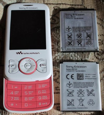 Лот: 3265587. Фото: 1. Sony Ericsson w100i Spiro (включается... Кнопочные мобильные телефоны