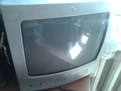 Лот: 5618753. Фото: 1. Рабочий телевизор с косяком сбита... Телевизоры