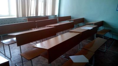 Лот: 8755464. Фото: 1. Продам б\у парты из студенческих... Компьютерные и письменные столы