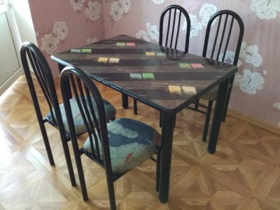 Лот: 7803909. Фото: 1. Стол с 4 стульями в отличном состоянии. Столы, стулья, обеденные группы