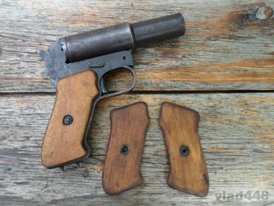 Лот: 19233884. Фото: 1. Накладки рукояти (щёчки) сигнального... Оружие