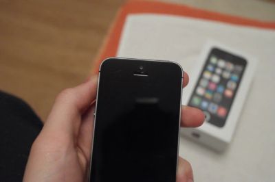 Лот: 8802064. Фото: 1. iPhone 5S 64GB Space grey + iPad... Смартфоны