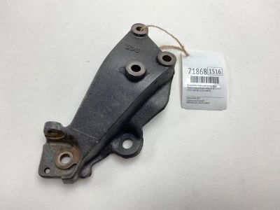 Лот: 21113408. Фото: 1. Кронштейн опоры двигателя Toyota... Двигатель и элементы двигателя