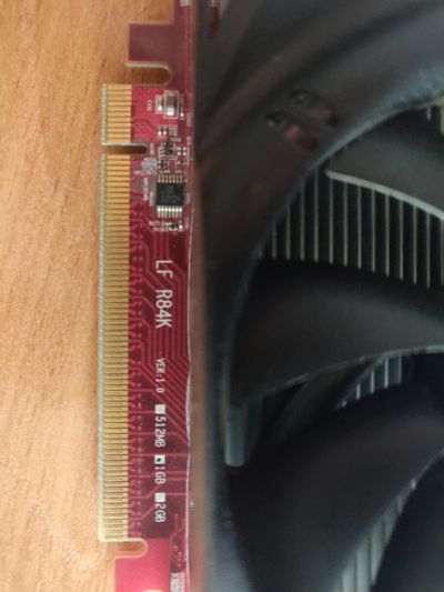 Лот: 25582573. Фото: 1. Видеокарта Radeon HD6750. Видеокарты