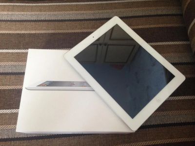 Лот: 5246709. Фото: 1. iPad 2 64Gb Wi-Fi white. Планшеты