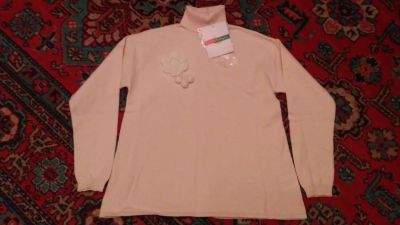 Лот: 10647500. Фото: 1. НОВЫЙ джемпер для девочку.Украшен... Свитера, худи, толстовки